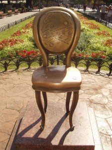 Памятник стулу из бессмертного произведения Ильфа и Петрова.